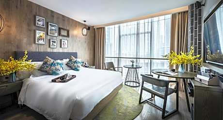 Garden King Room with City View