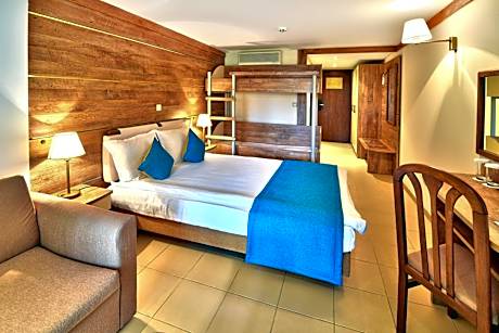 Double Room with Bunk Beds with Free Parking (2 Adults + 2 Children) - Ground Floor