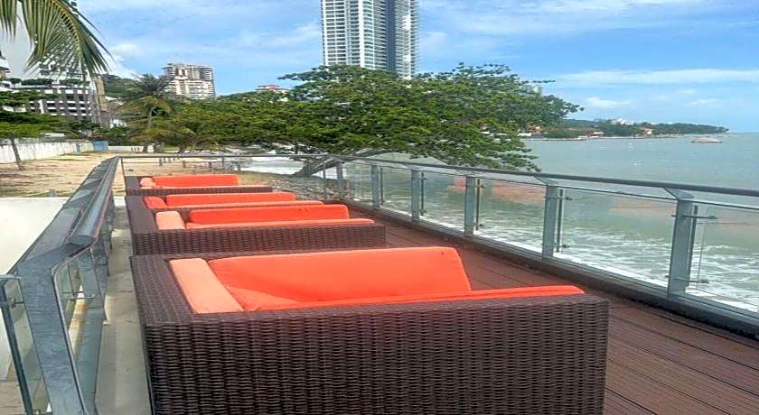 Hompton Hotel by the Beach