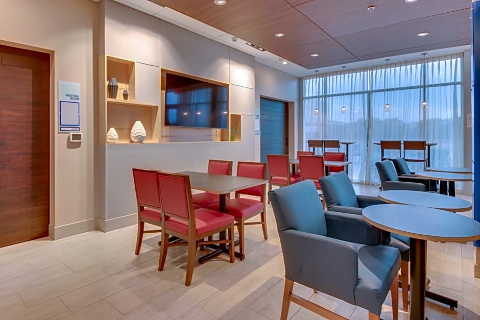 Holiday Inn Express & Suites Union City By IHG