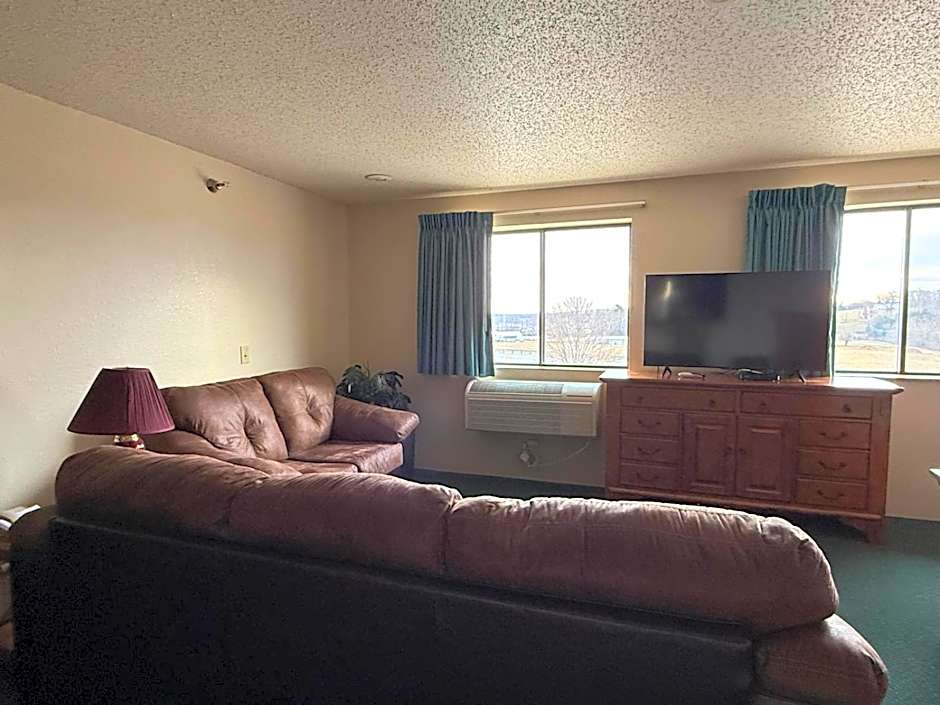 Cassville Four Seasons Inn & Suites