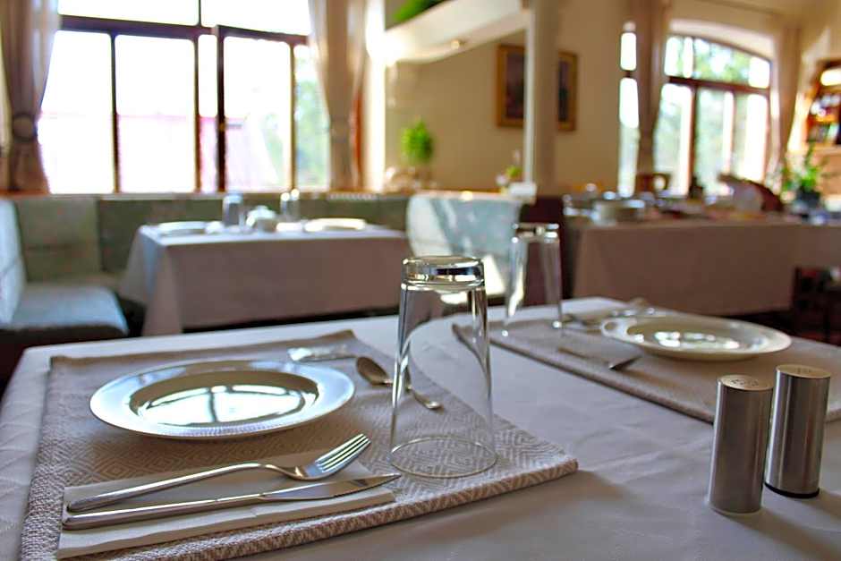 Penzión Wellness & Restaurant Zoborská, free parking