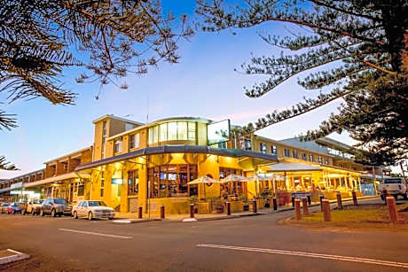 Seabreeze Beach Hotel