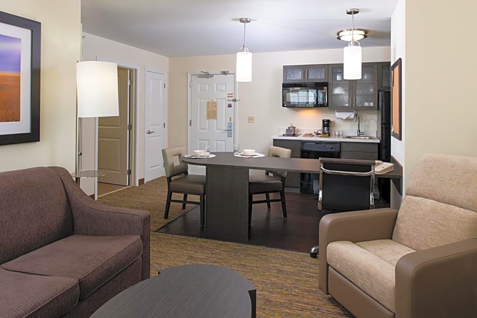 Candlewood Suites Olathe By IHG