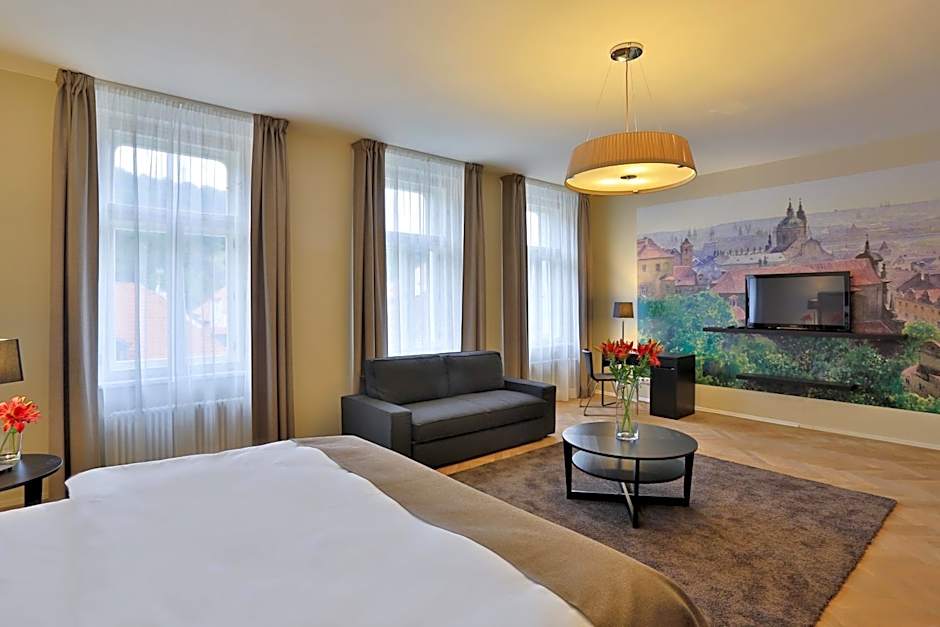 James Hotel & Apartments