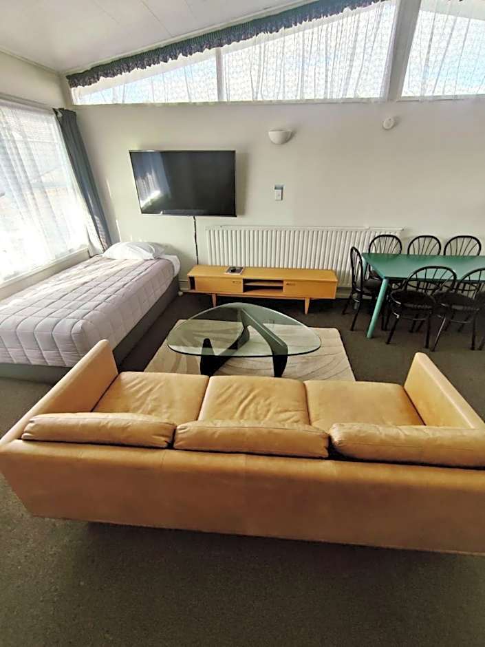 Manhattan Motel