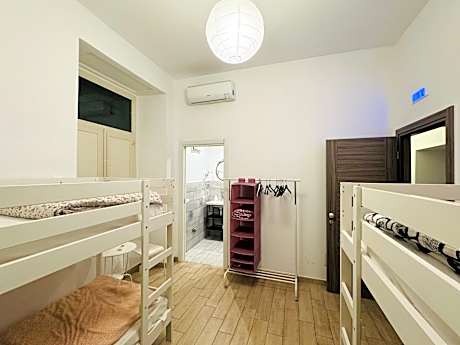 Bed in 4-Bed Mixed Dormitory Room