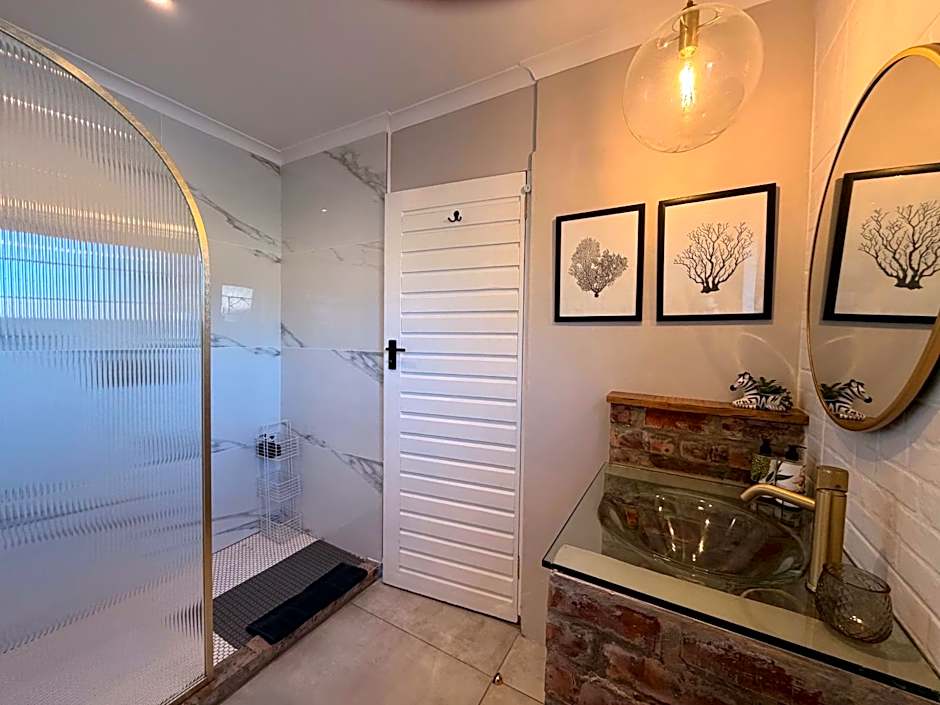 Dolphin Circle Bed and Breakfast