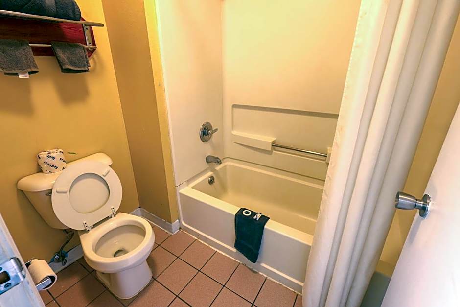 OYO Hotel Brownsville TN I-40