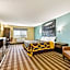 Super 8 by Wyndham Osseo WI
