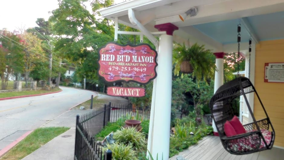 Red Bud Manor Inn