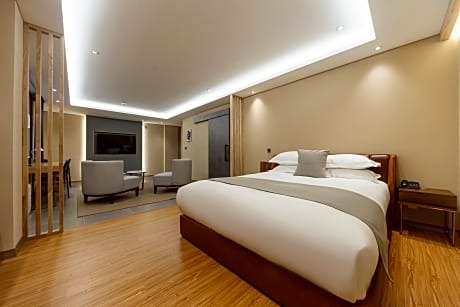Deluxe Suite Room