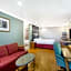 Upper Lake Inn & Suites