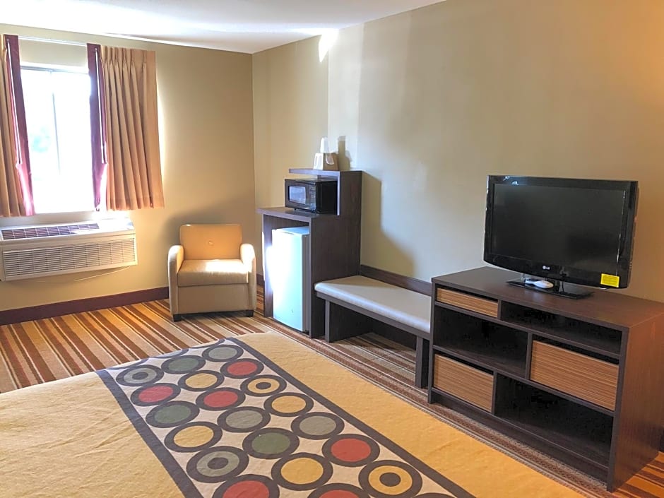 Super 8 by Wyndham S Jordan/Sandy/Slc Area