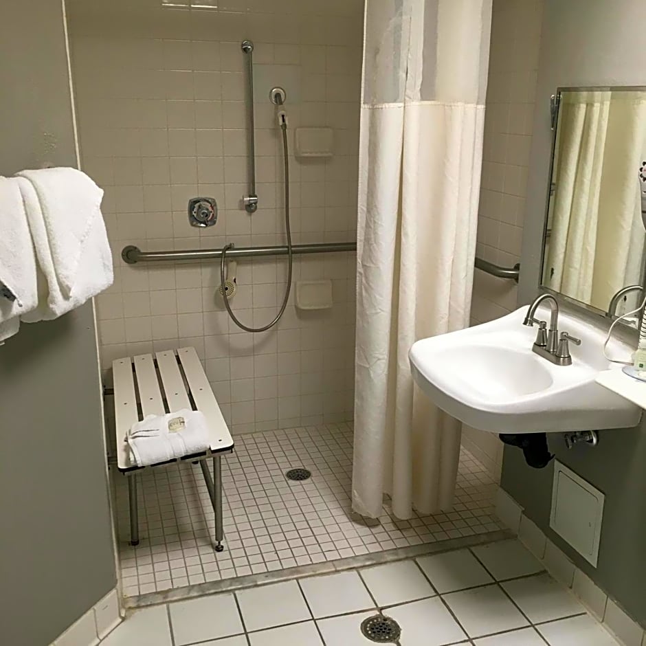 Quality Inn & Suites Winter Park Village Area