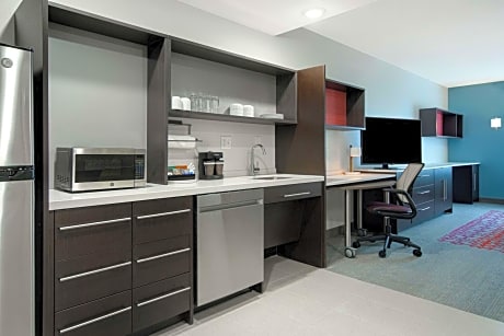 King Suite with Roll-In Shower - Mobility Accessible