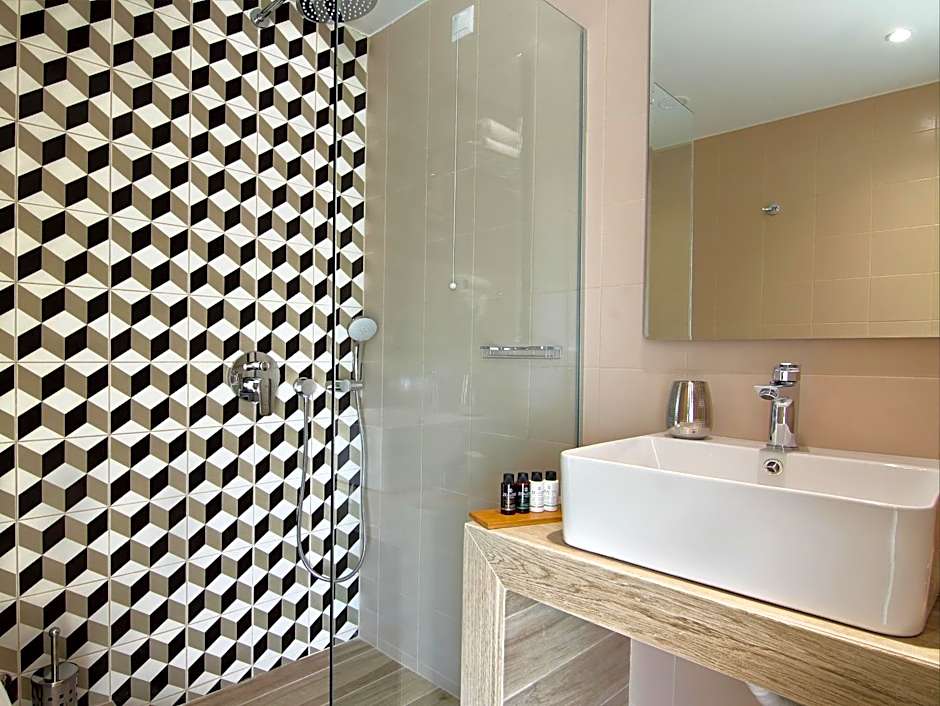 Maison 66, Riviera Hotels