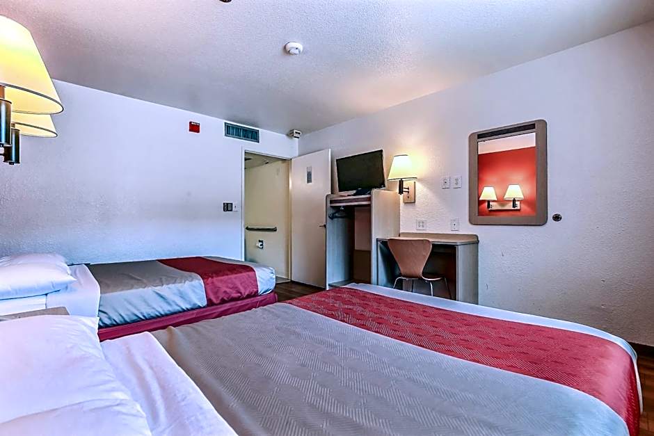 Super 8 by Wyndham Livermore