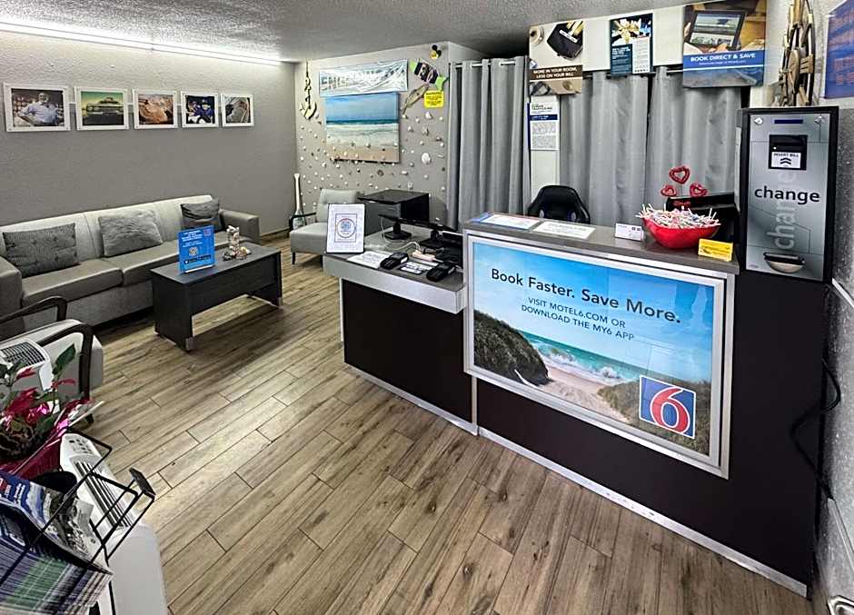 Studio 6-Englewood, FL