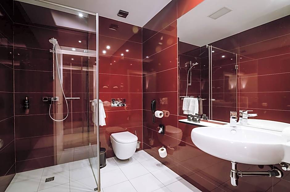 Plaza V Executive Hotel