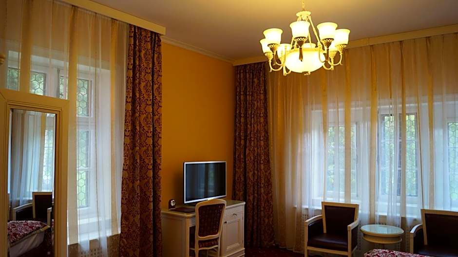 Complex La Tunuri - Vila Economat