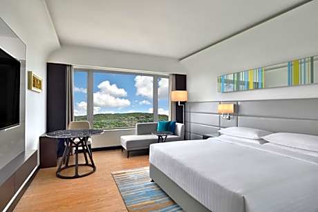 Executive Club, Executive lounge access, Guest room, 1 King, City View view