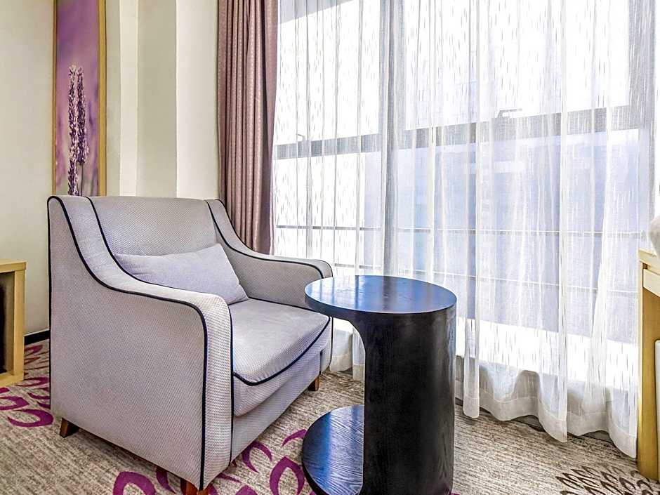 Lavande Hotel Luzhou Jiale Century City
