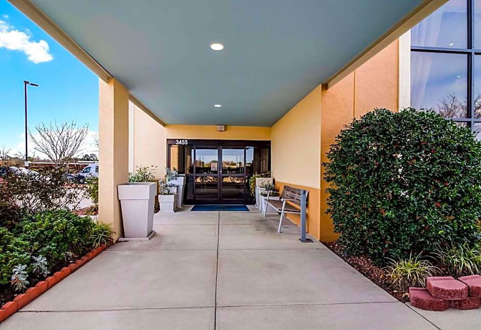 Clarion Pointe New Bern