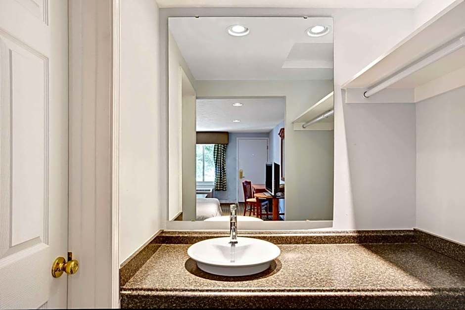 Exceed Inn Indianapolis airport south