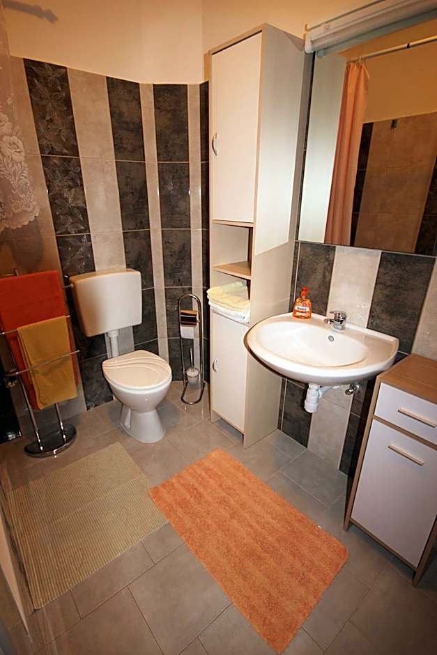 Cosy apartment 5min to beach Mirela Borik