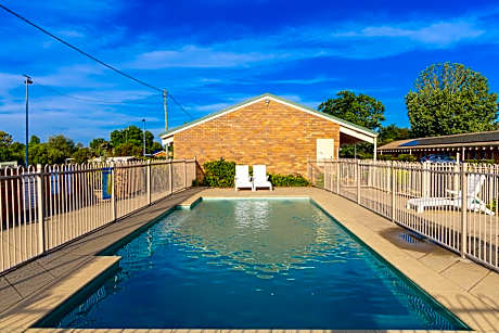 All Travellers Motor Inn