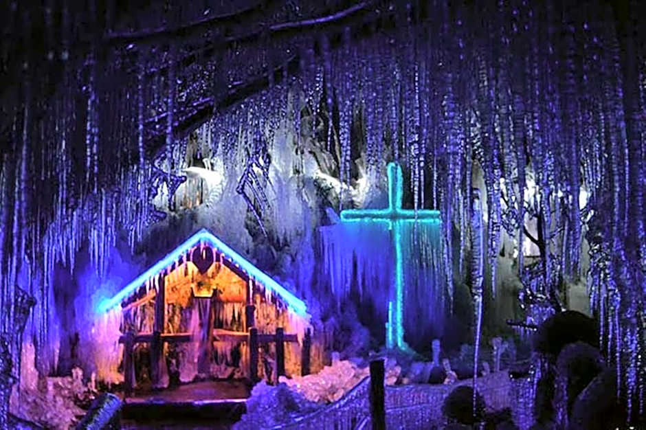 Fully equipped SIX BEDROOM HOUSE 15 kilometers from LAKE BLED - with a terrace, garden, playground, and parking