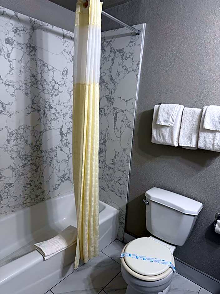 Sycamore Inn Chico University Area