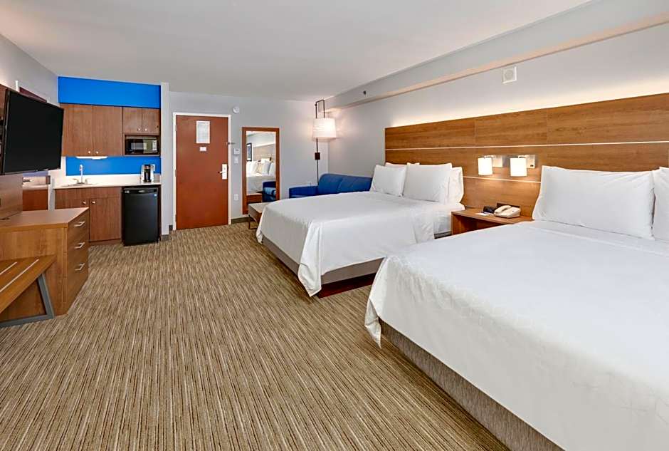 Photo 1 of 1 of 2 Queen Beds Suite