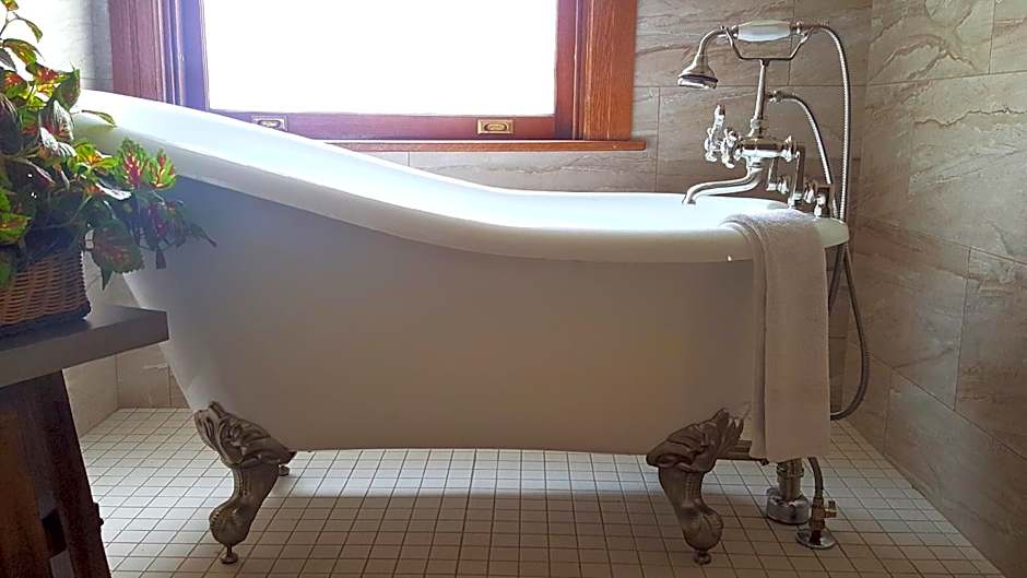 Altland House Inn & Suites