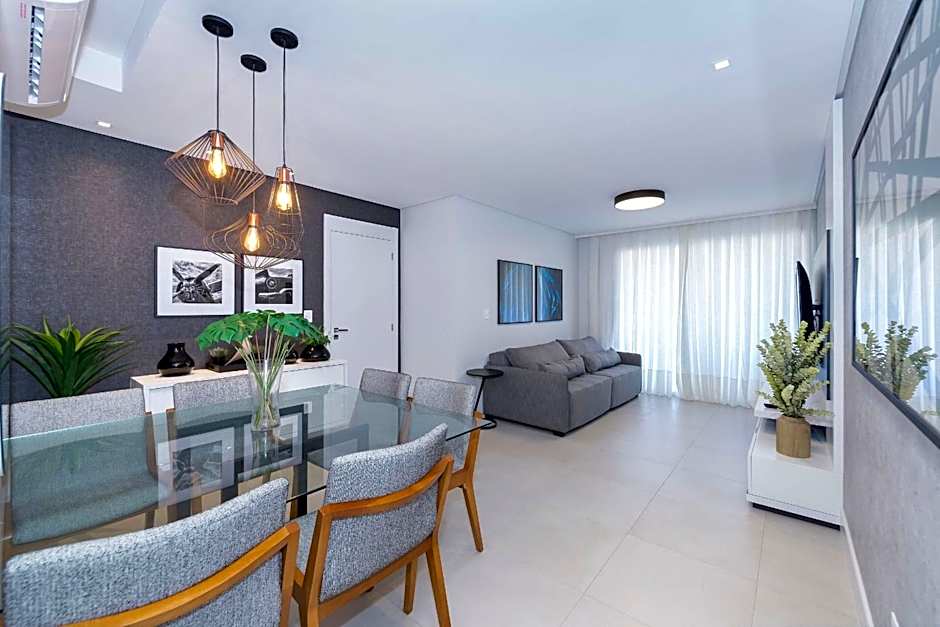 Adra 105 - Excelente apartamento no centro de Bombinhas - Rooftop com piscina e academia - À poucos metros da praia - (Consultar serviços de roupas de cama e banho)