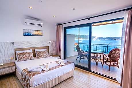 Deluxe Double Room with Balcony and Sea View