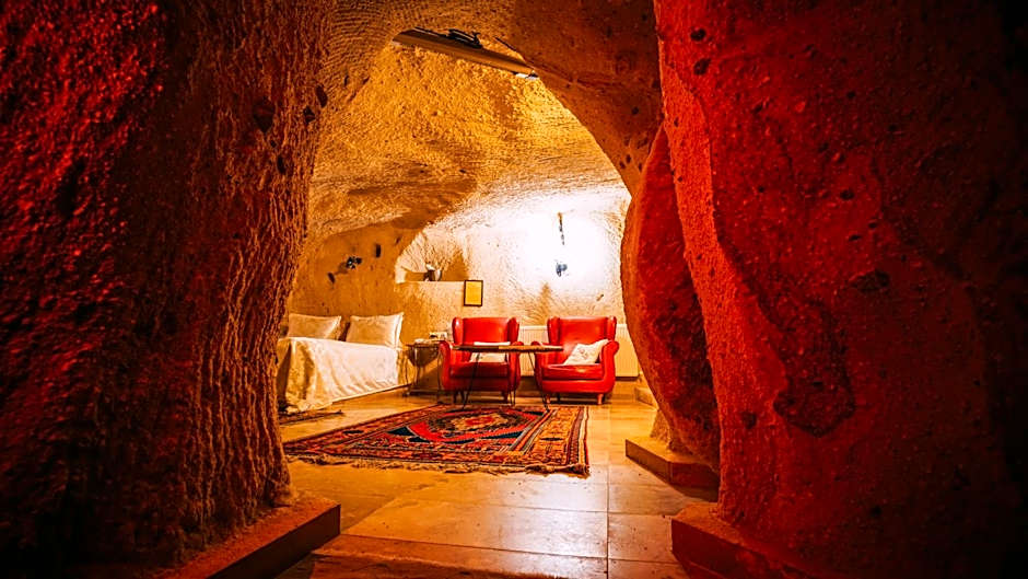 Jerveni Cave Hotel
