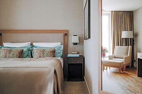 Elegant Nature Double Room with Alpine View