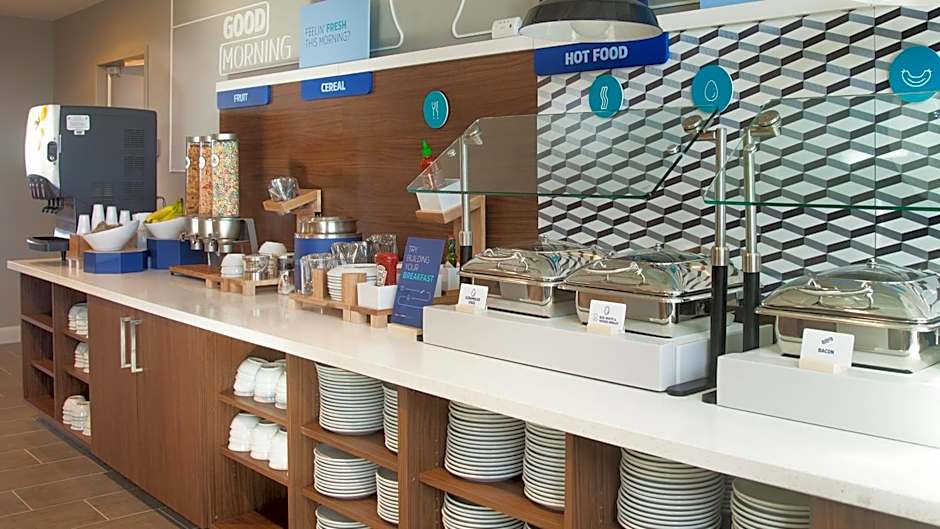 Holiday Inn Express & Suites Panama City Beach - Beachfront By IHG