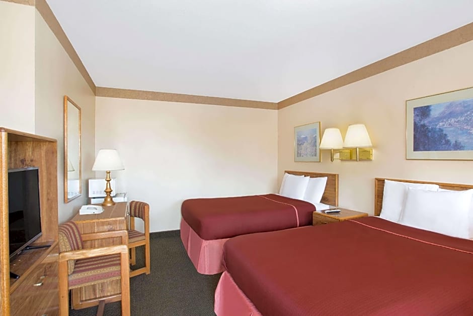 Howard Johnson by Wyndham Brigham City