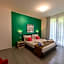 Bellagio Village- 4 Apartments by the lake - Seasonal Warm Pool and Sauna