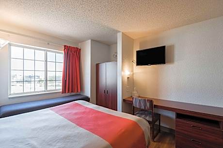 2 Queen Beds | ADA/RI Shower/Non-Smoking