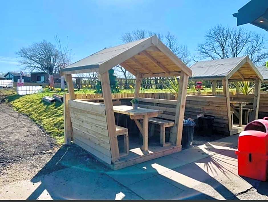 Arranview Lochside Pods & Lodges all with private Hot-tubs