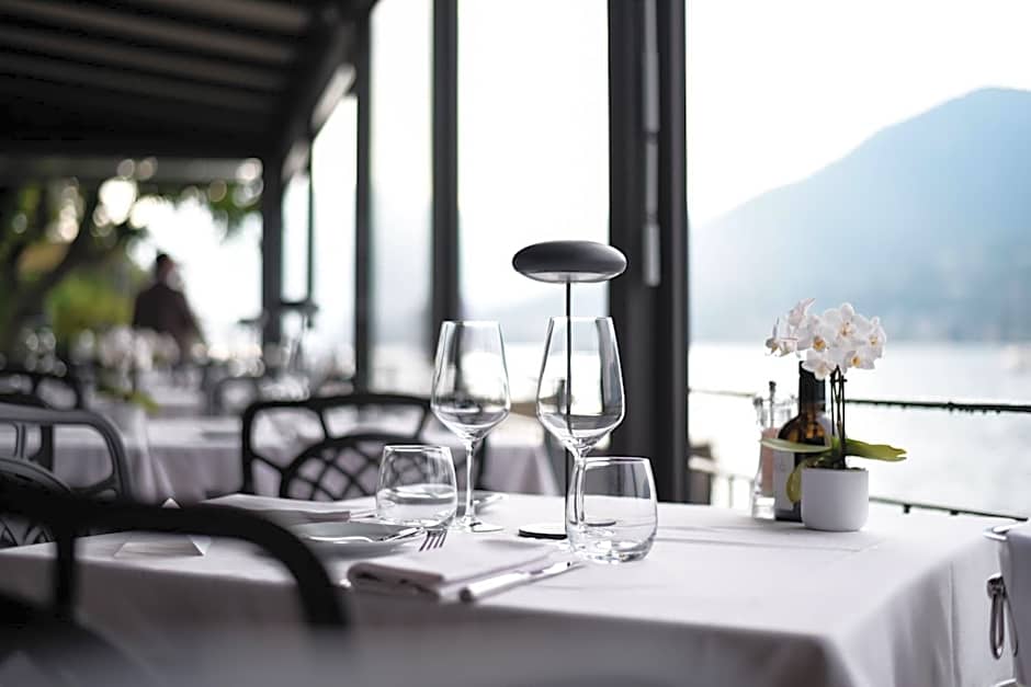 Bella Hotel & Restaurant with private dock for mooring boats