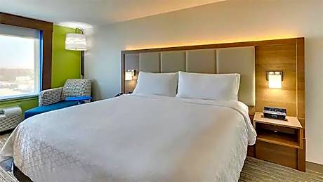 King Room - Mobility Access/Hearing Accessible