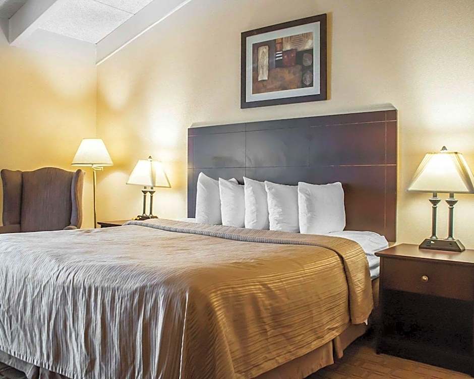 Quality Inn Buffalo Airport