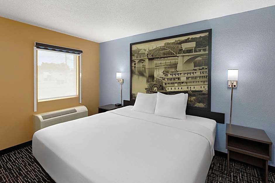 Super 8 by Wyndham Paducah I-24 Exit 4