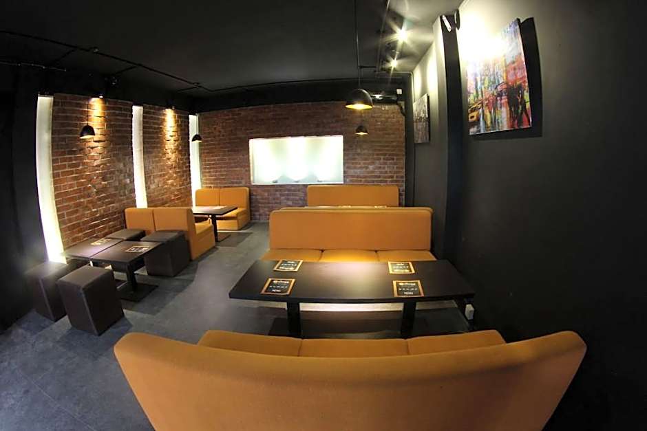 Richmond Hotel And Suites