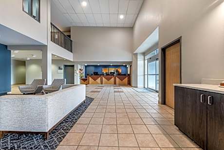 Days Inn & Suites by Wyndham Thunder Bay